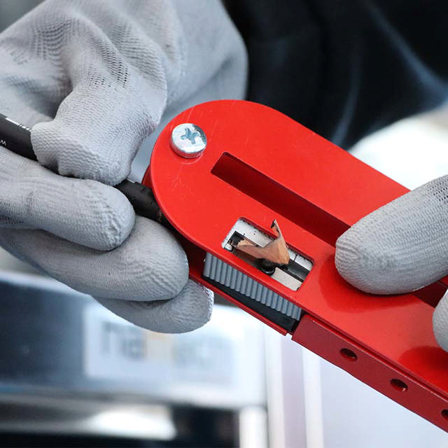 Narzędzie do znakowania linii nadwozia