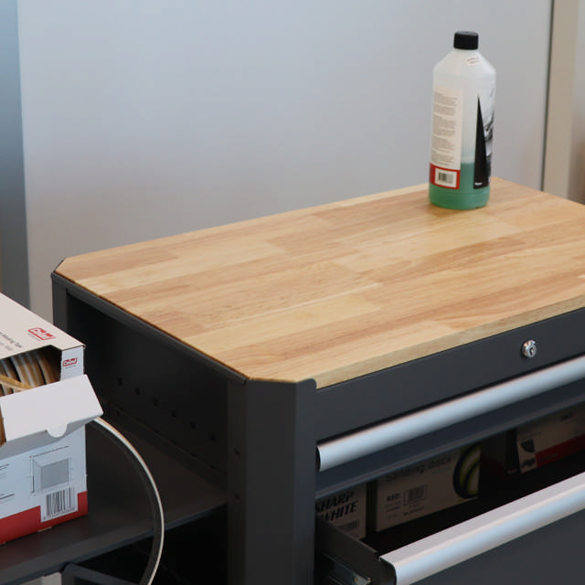Arbeitsplatte aus Holz - Werkstattwagen